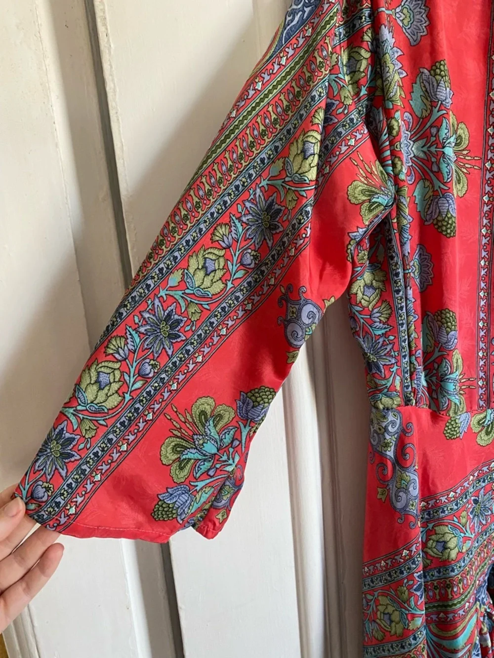 Vintage Silk Mix Over Shirt / Robe / Kimono with Ruffle and Bow Tie Detail - Picture 6 of 9